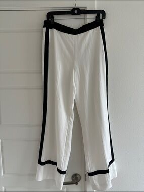 NWT White House Black Market White Wide-Leg Pants with Black Trim 8